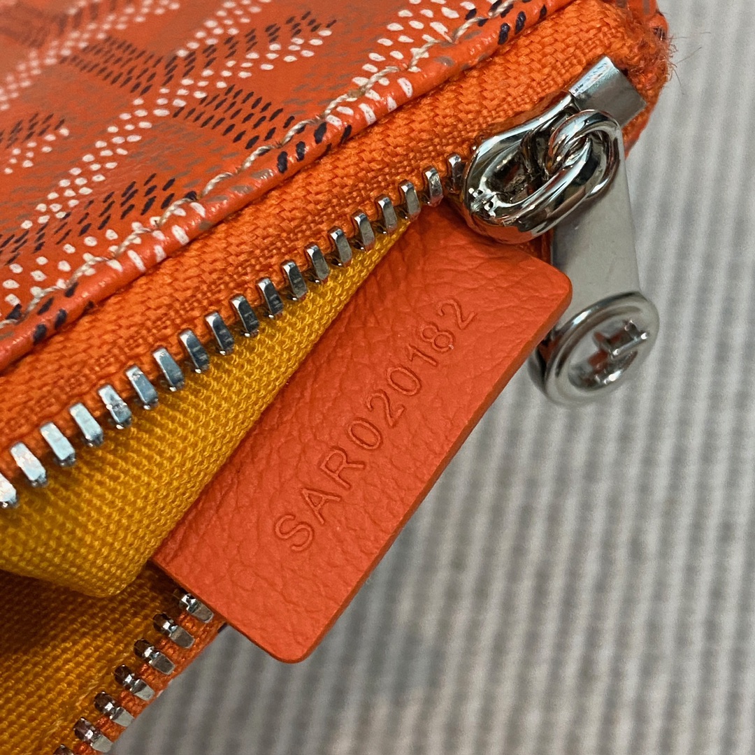 orange Go*ard senat nano key pouch inner d-ring and zip closing system
