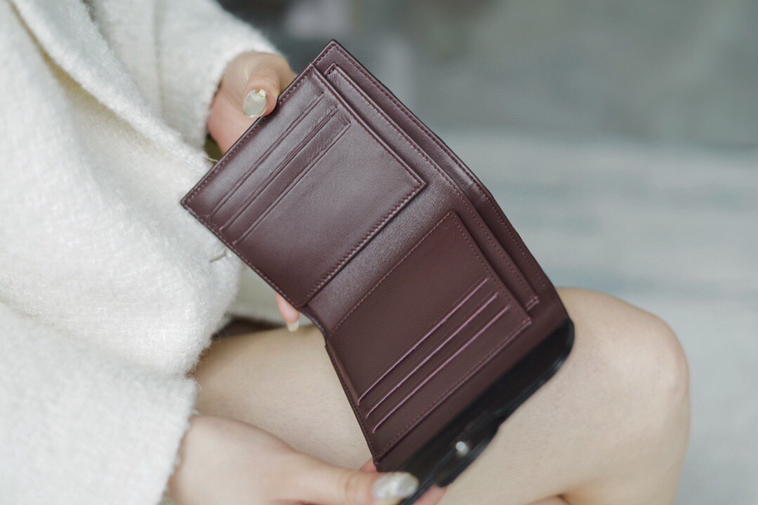 Ch*el classic trifold short clip black lamb silver delicate lambskin has a kind of innate charm