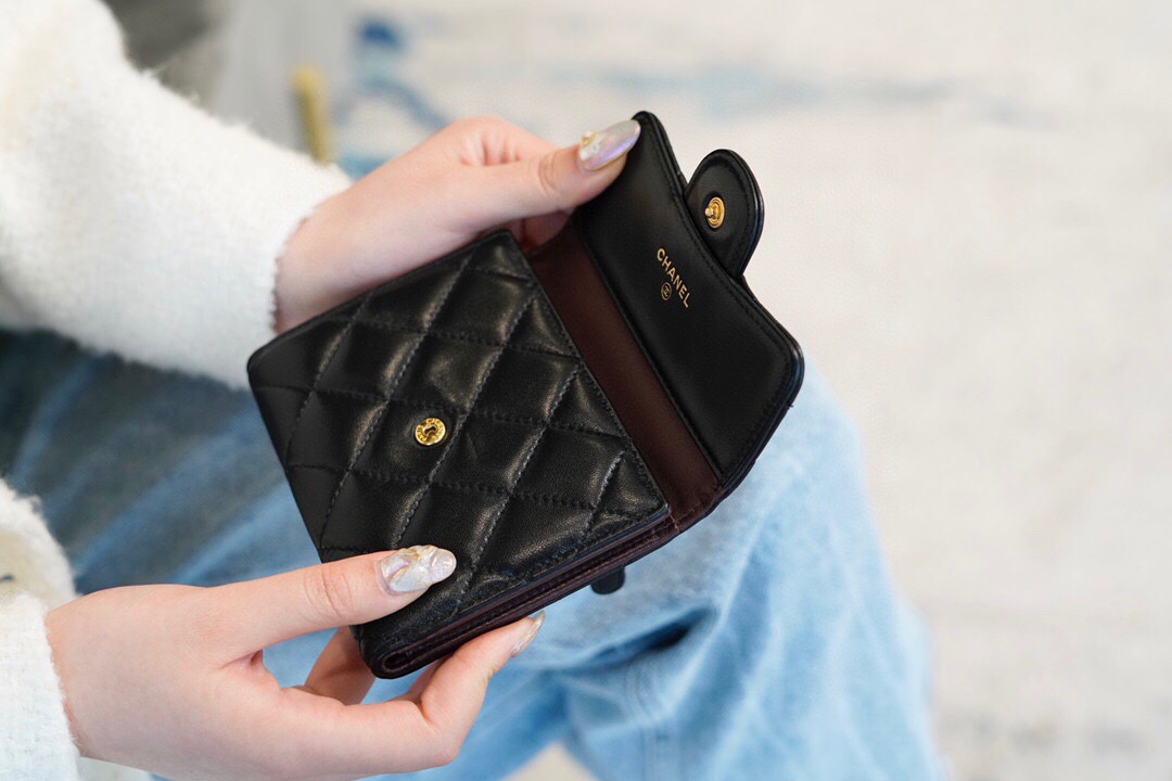 Ch*el classic trifold short clip black sheep gold delicate lambskin has a kind of innate charm