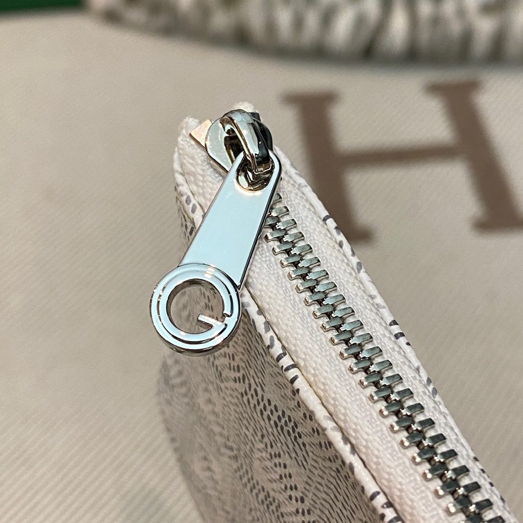 white Go*ard senat nano key pouch inner d-ring and zip closing system