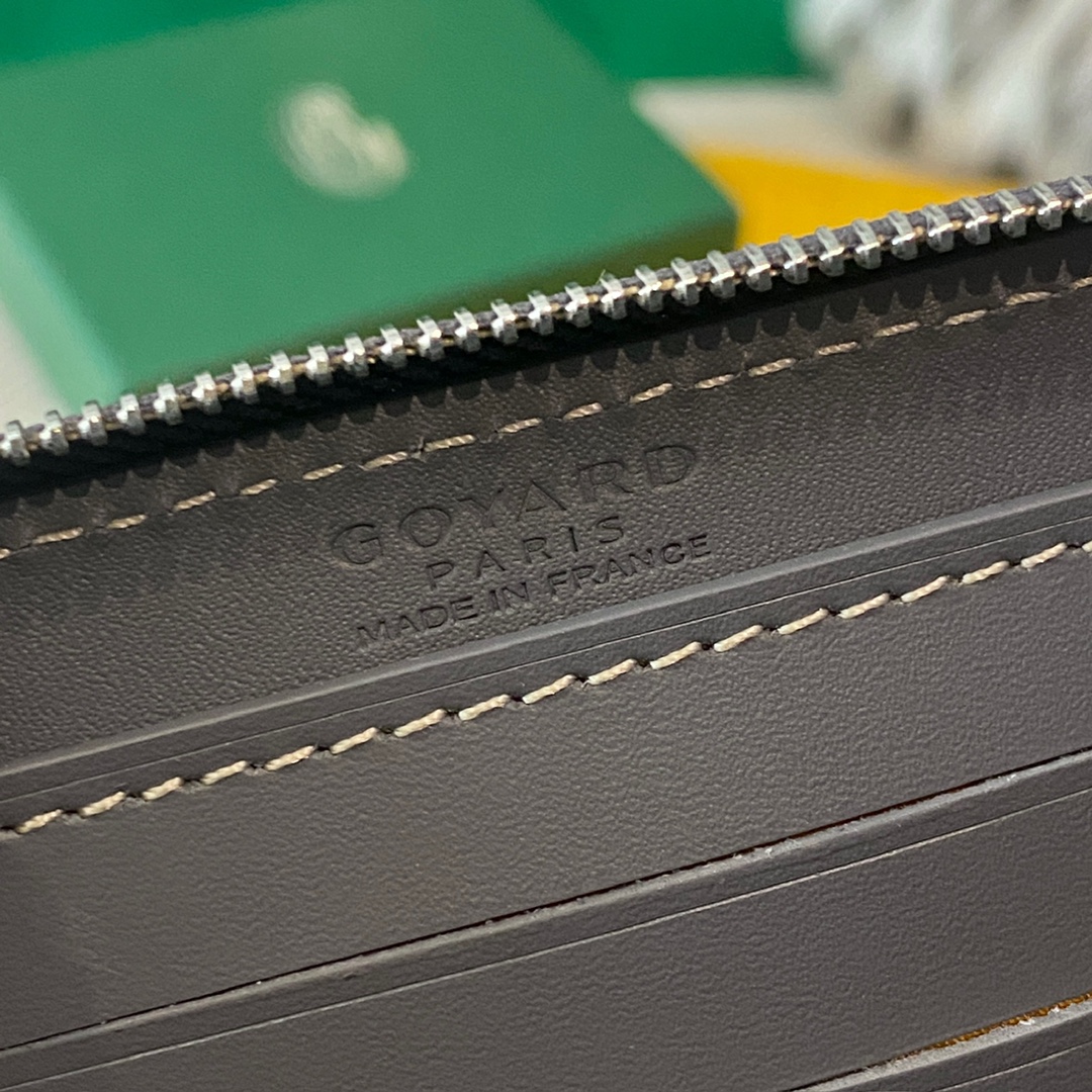 grey Go*ard matignon pm wallet is a compact shape and closes securely with a zip