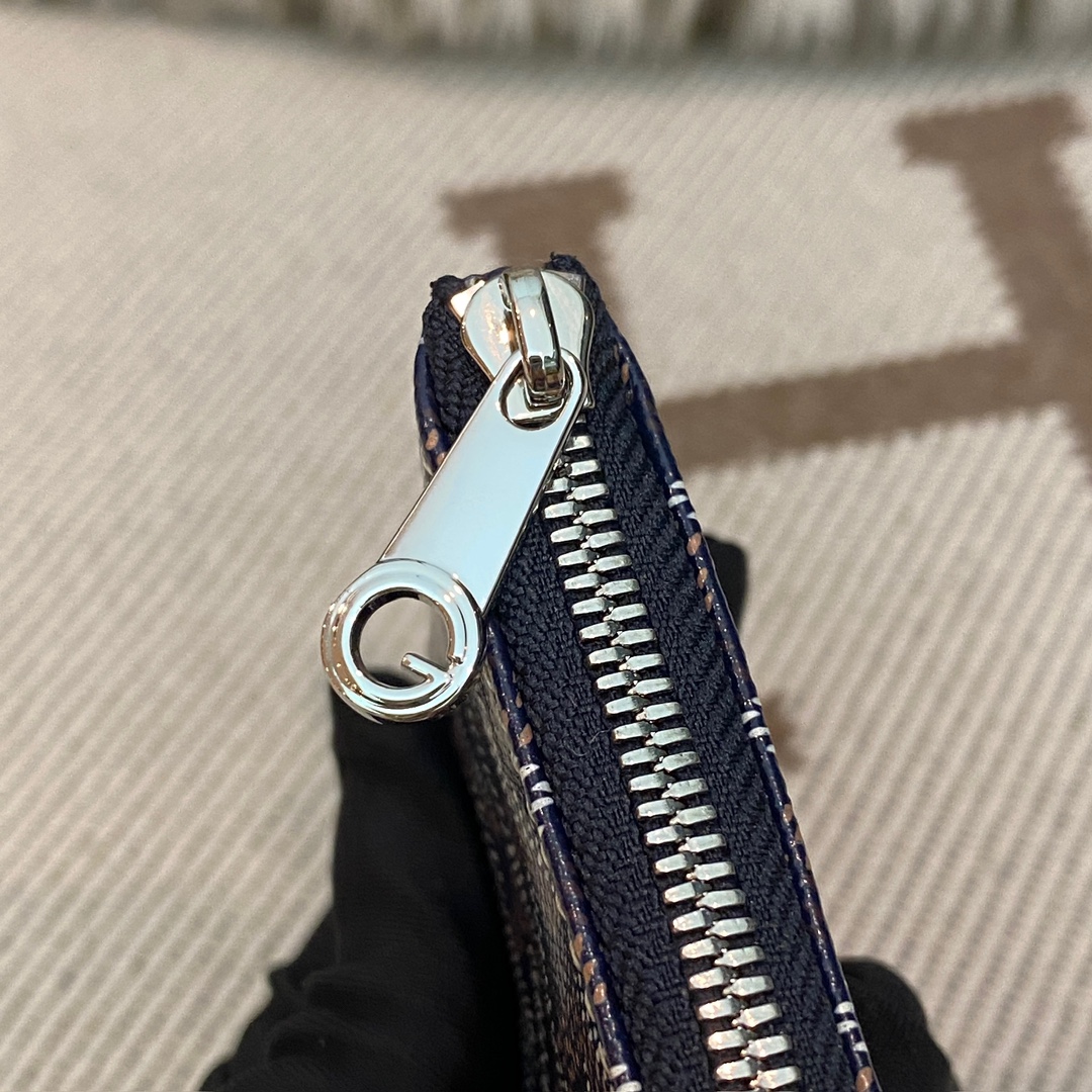 navy Go*ard senat nano key pouch inner d-ring and zip closing system