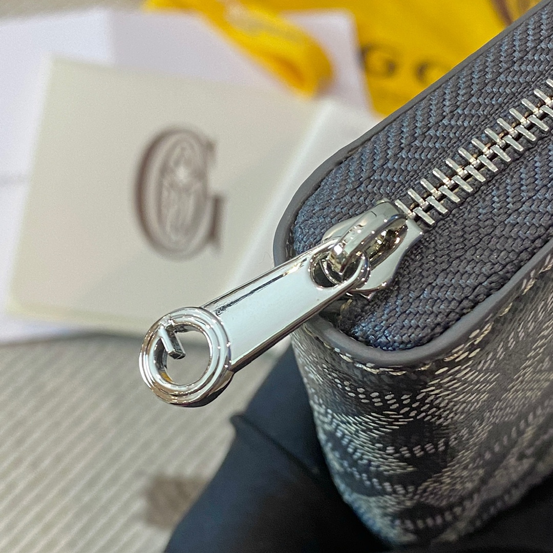 grey Go*ard matignon pm wallet is a compact shape and closes securely with a zip