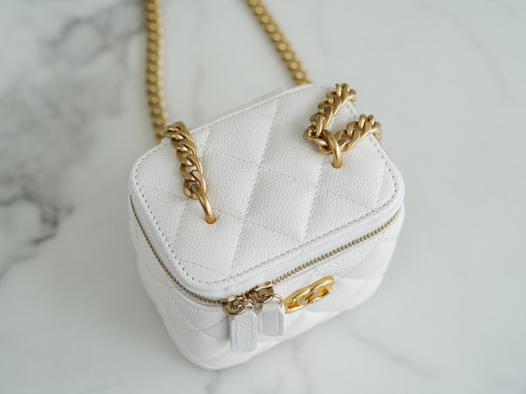 Ch*el 23p spring/summer new love adjustable buckle small box unsurprisingly