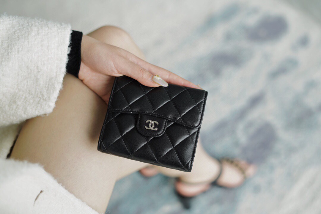 Ch*el classic trifold short clip black lamb silver delicate lambskin has a kind of innate charm
