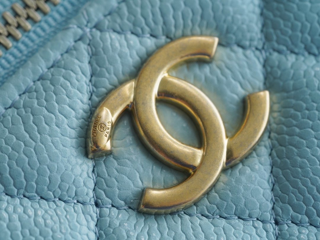 Ch*el spring and summer hollow handle long box sky blue classic diamond and leather wear handheld