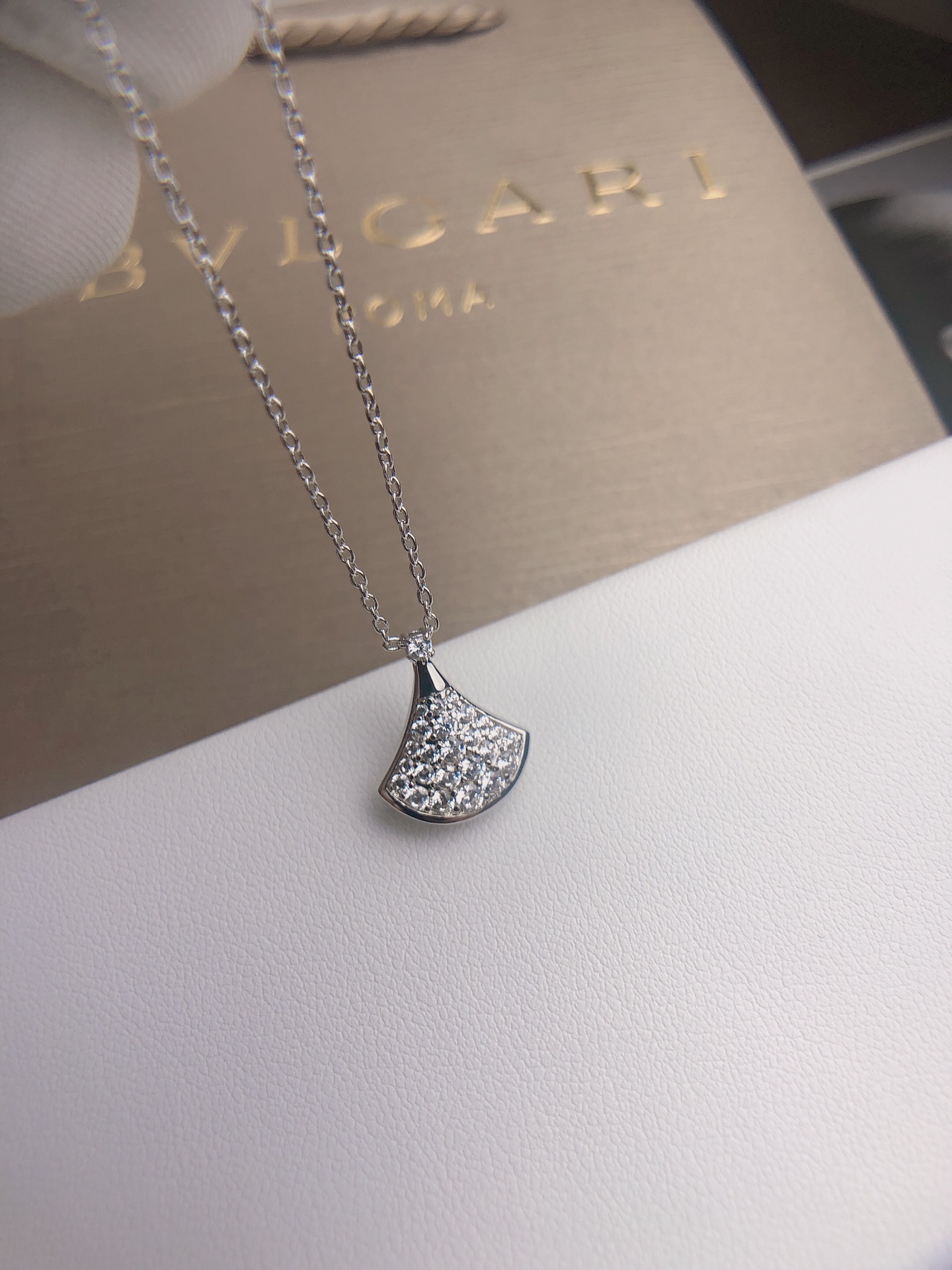 Fan Necklace with Full Diamonds