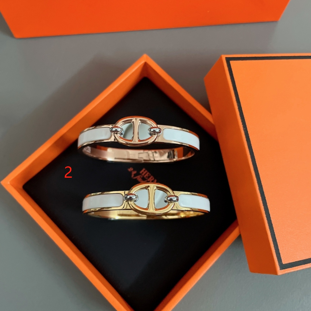 pig nose H**mes bracelet collection