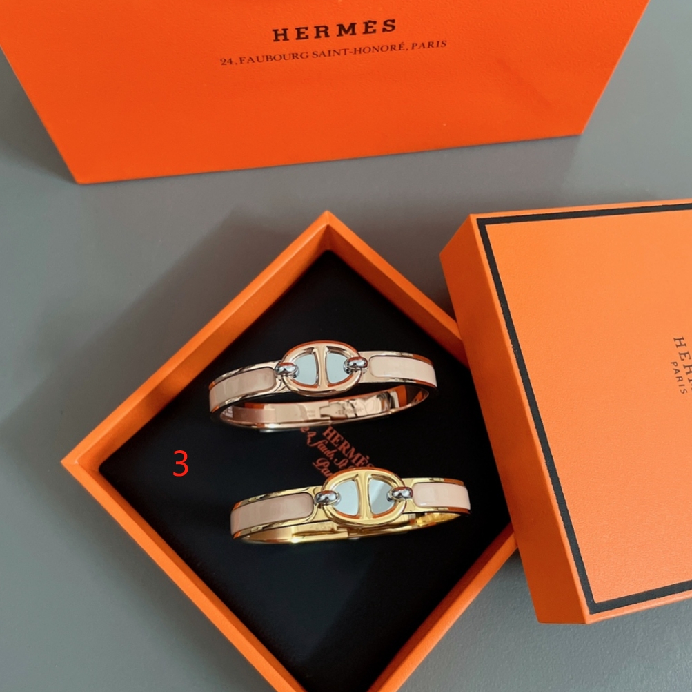 pig nose H**mes bracelet collection