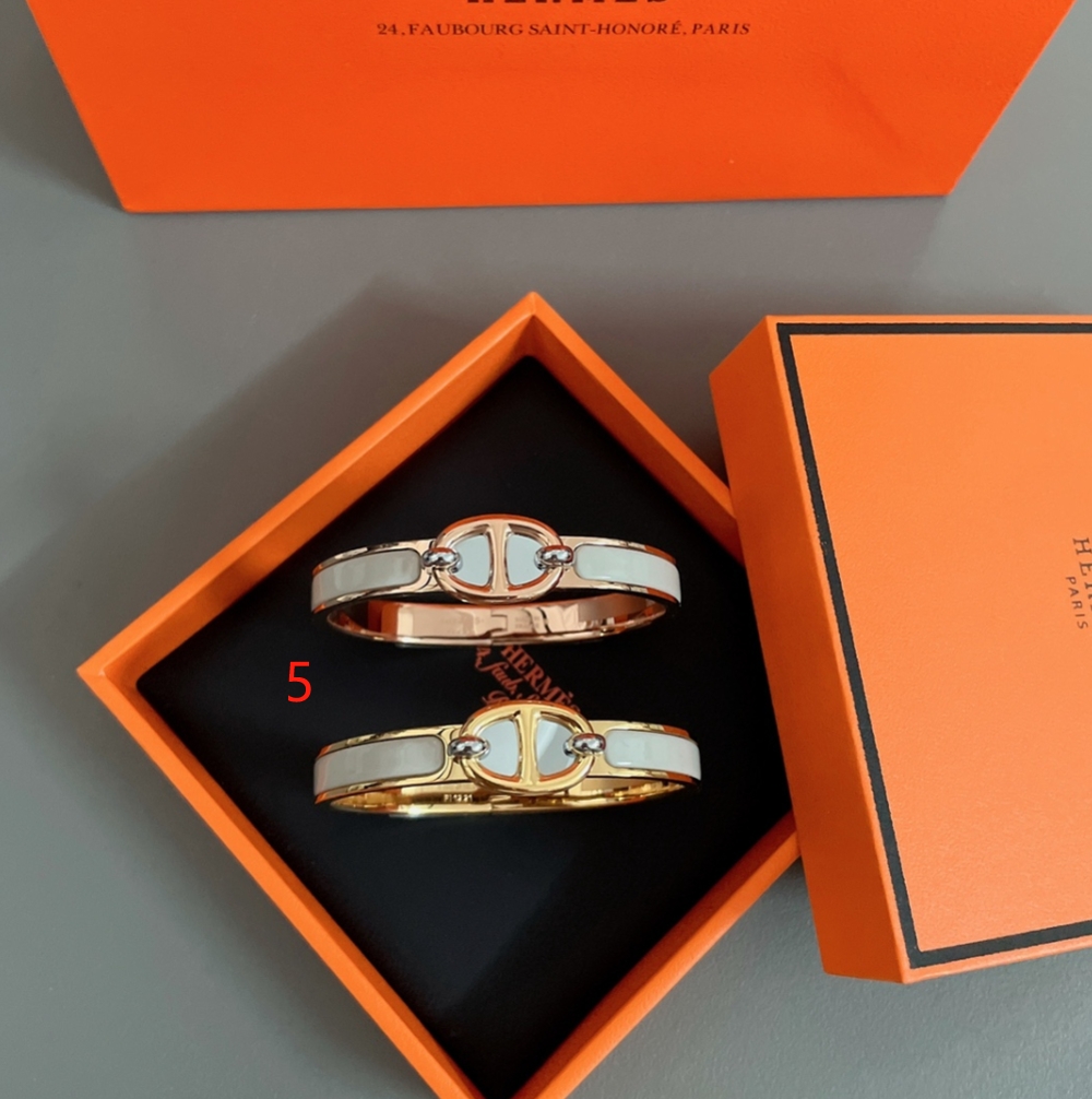 pig nose H**mes bracelet collection