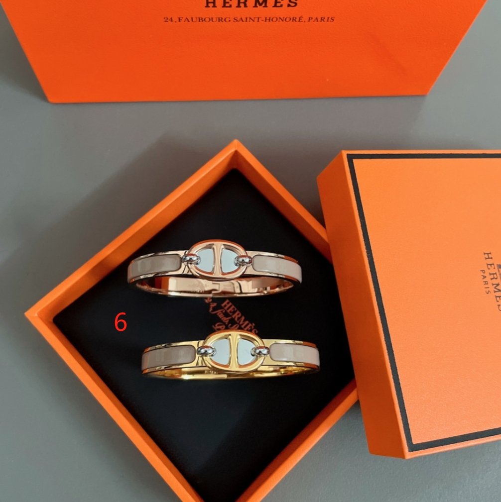 pig nose H**mes bracelet collection