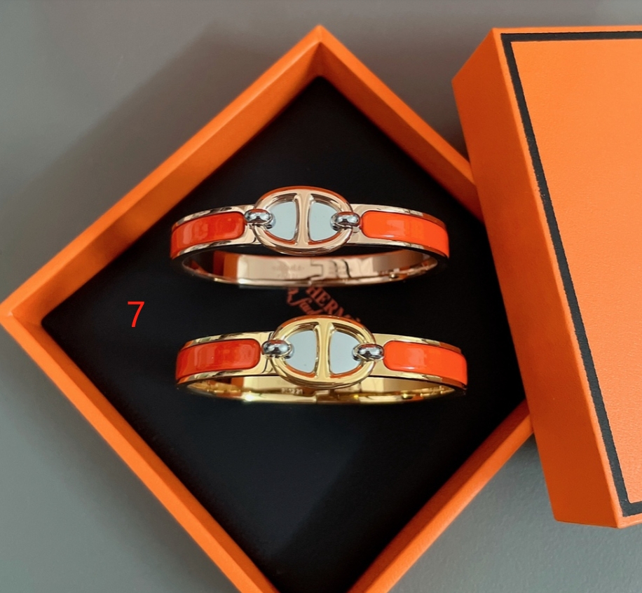 pig nose H**mes bracelet collection