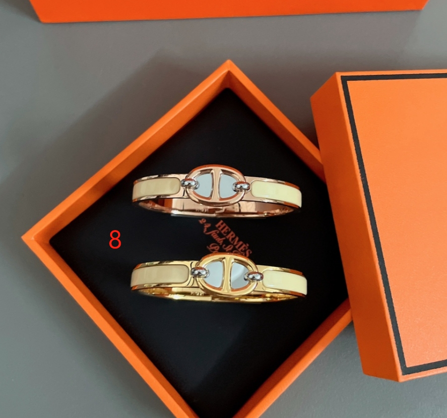 pig nose H**mes bracelet collection