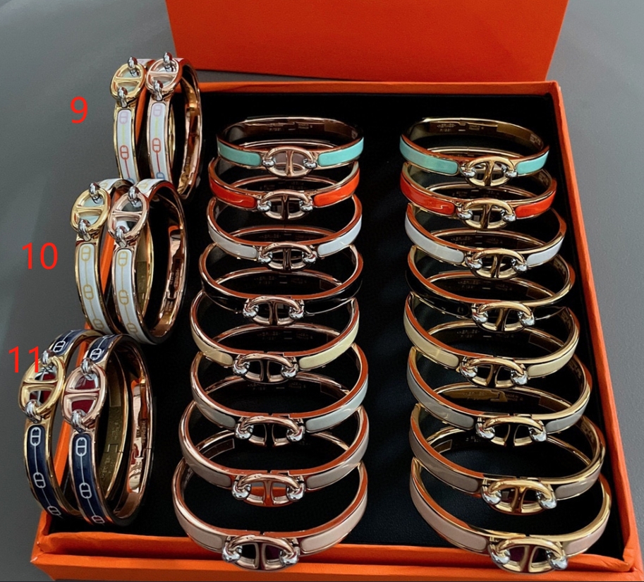 pig nose H**mes bracelet collection