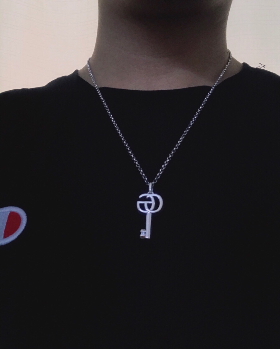 Double G Vintage Vine-carved Key Necklace