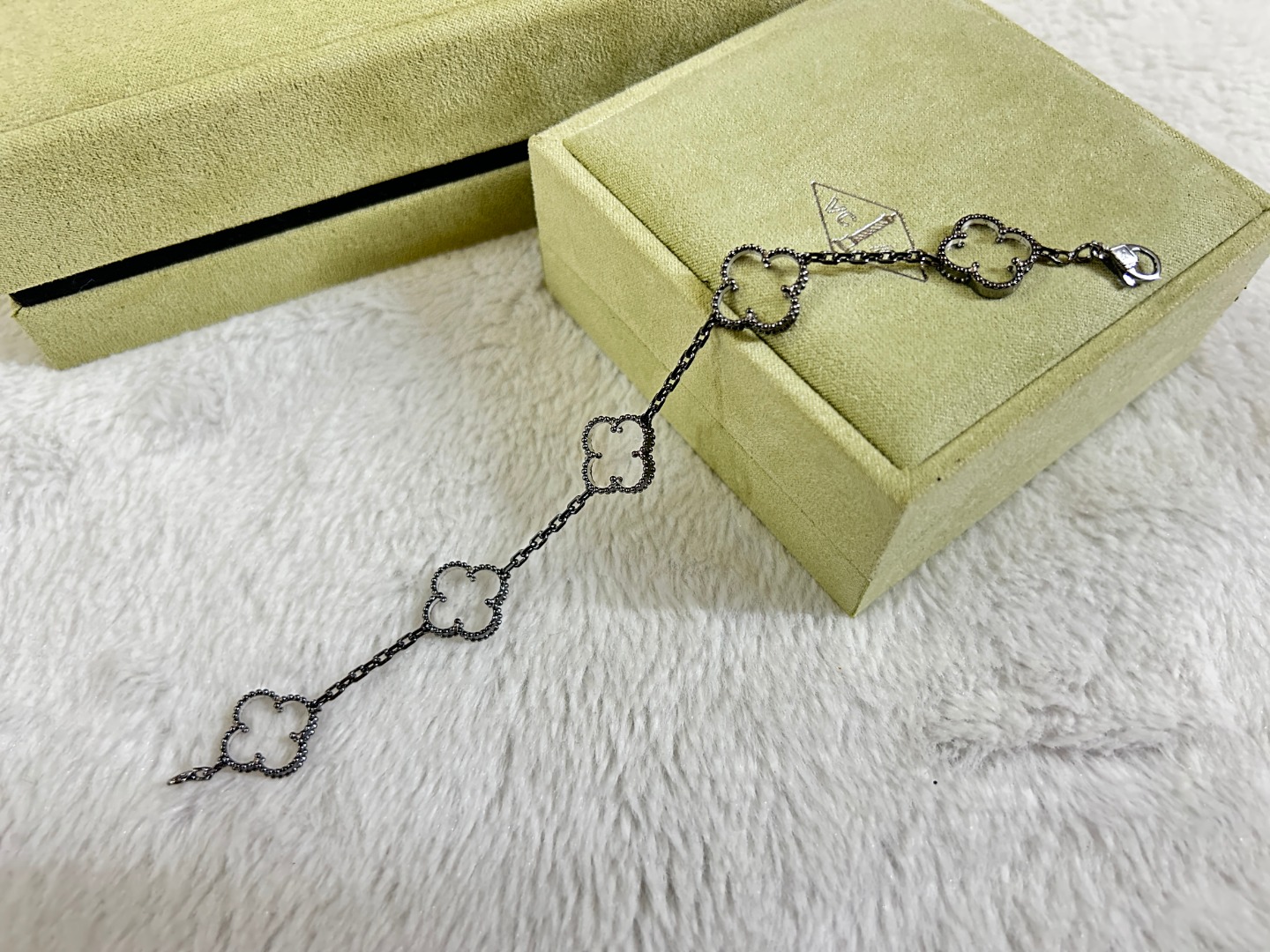 Alhambra Transparent Natural Stone 5 Motif Bracelet