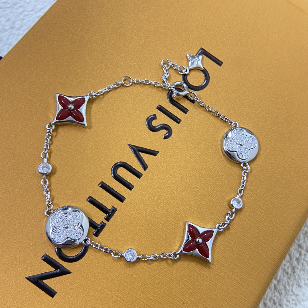 Diamond-inlaid Rochicle Four Flower Bracelet