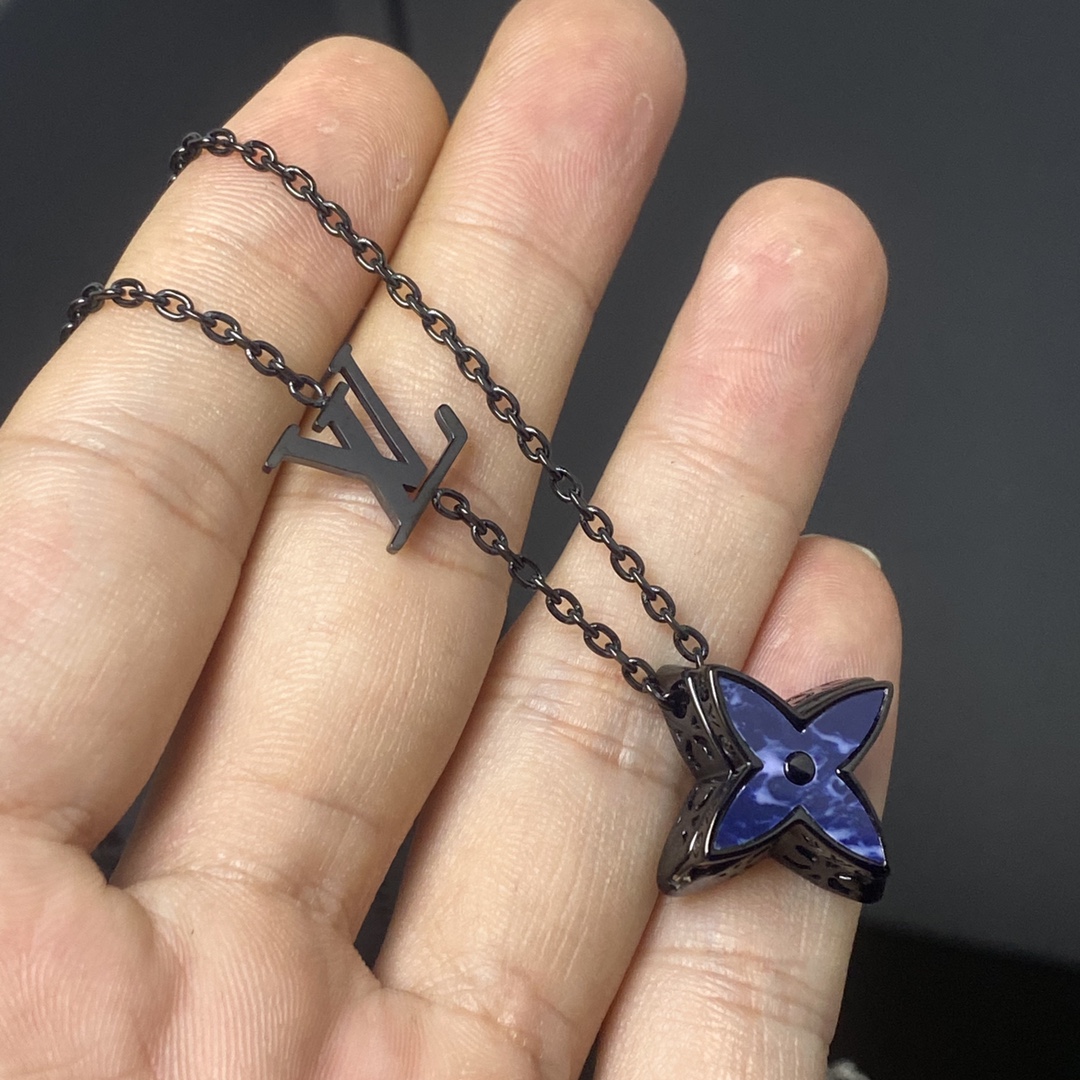 Blue Pointed Flower Necklace